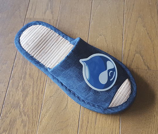 Drupalスリッパ(左)